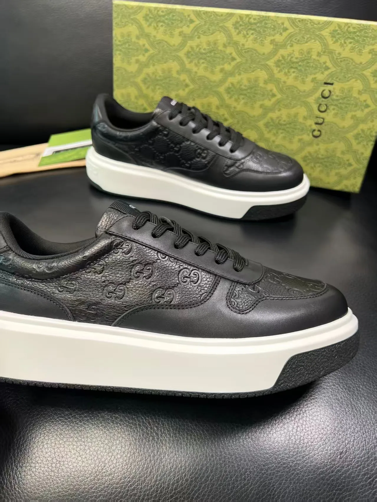 P460 new men's shoes GUCCI [Lightning] latest shoes are shipped. Original quality, fashionable, made of special materials, sheepskin lining, brand new packaging. The foot feels super comfortable and the workmanship is impeccable. Size: Male 38-45.